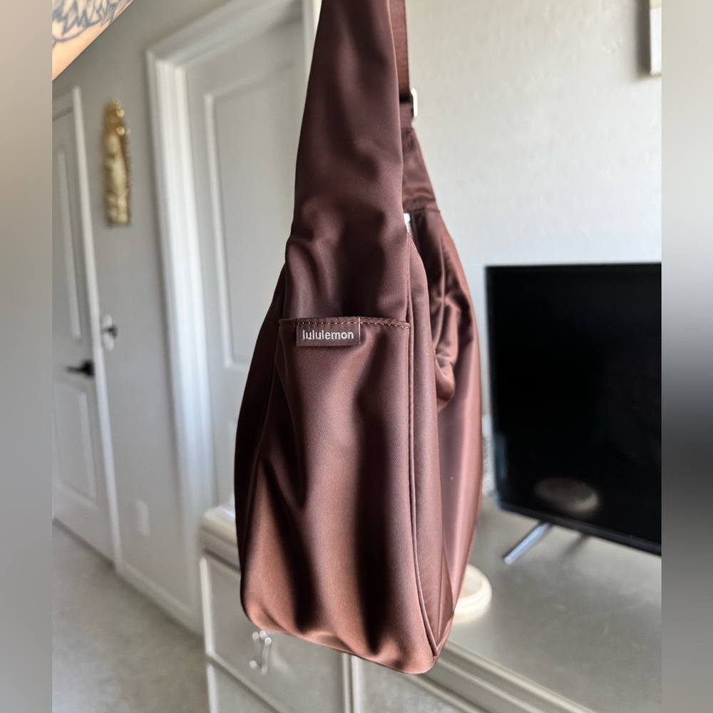 lava cake lululemon shoulder bag